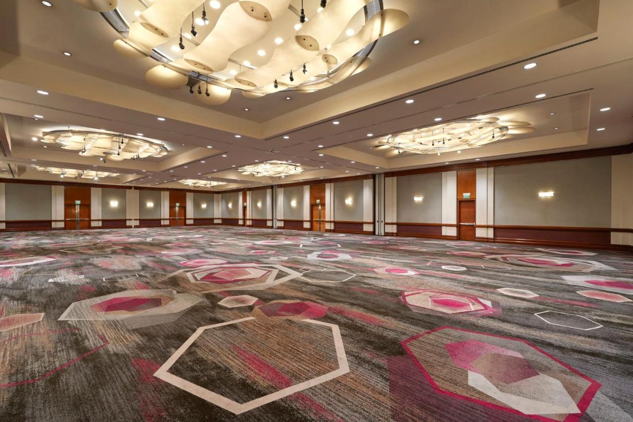 Loews Hollywood 4*