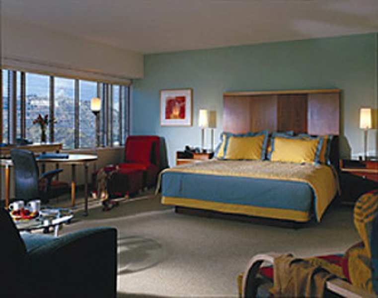 Loews Hollywood 4*