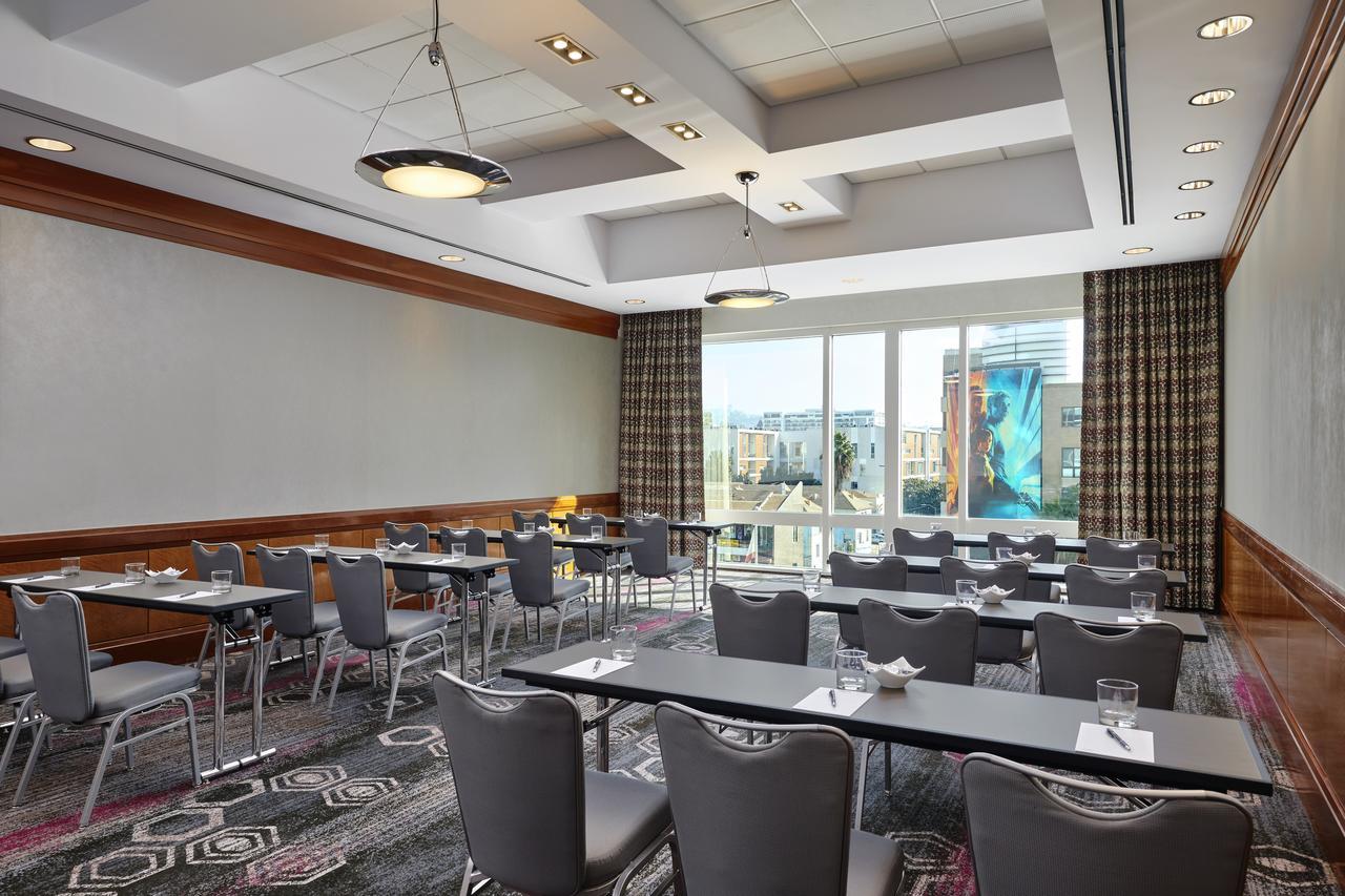 Hotel Loews Hollywood 4*